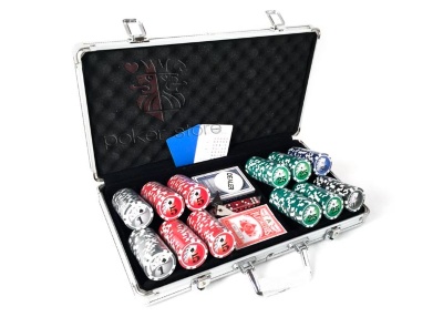 Набор для покера Royal Flush 300 фишек Номиналы 1, 5, 25, 50, 100
Сумма номиналов = 6800