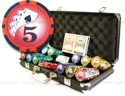 Набор для покера Royal Flush black 300 фишек Номиналы 5, 10,  25, 50, 100, 500 и 1000
Сумма номиналов = 21675